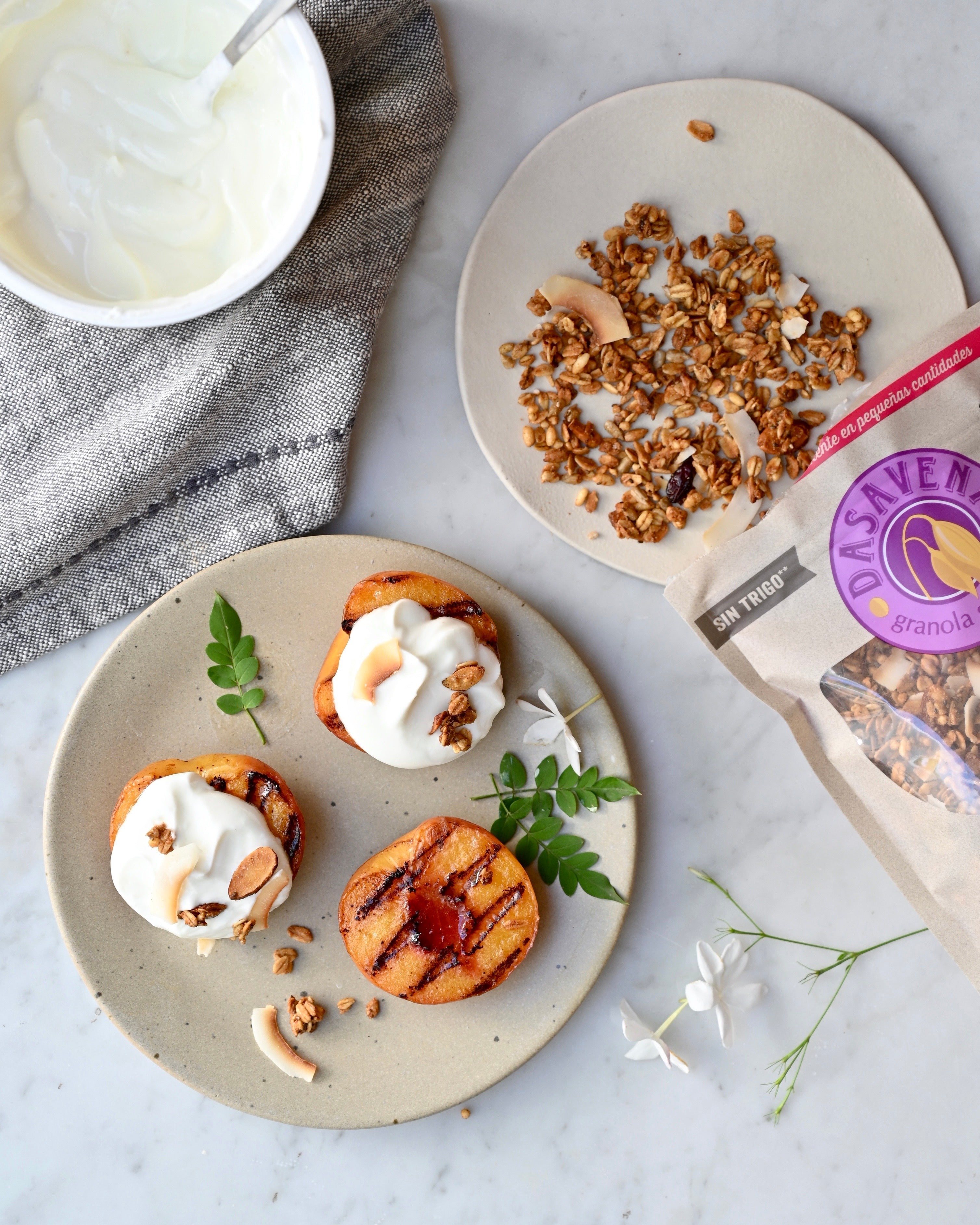 Duraznos Asados con Yogurt